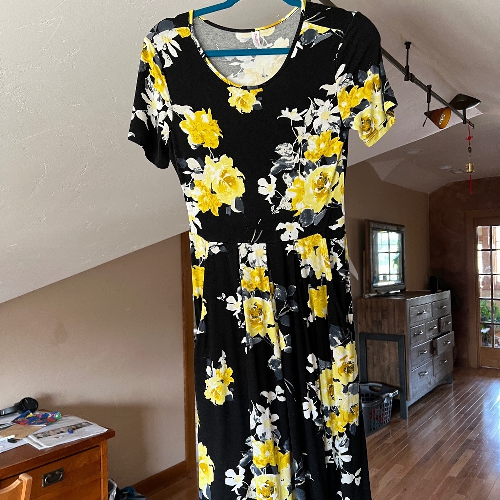 NEVER WORN Black & Yellow Floral Dress